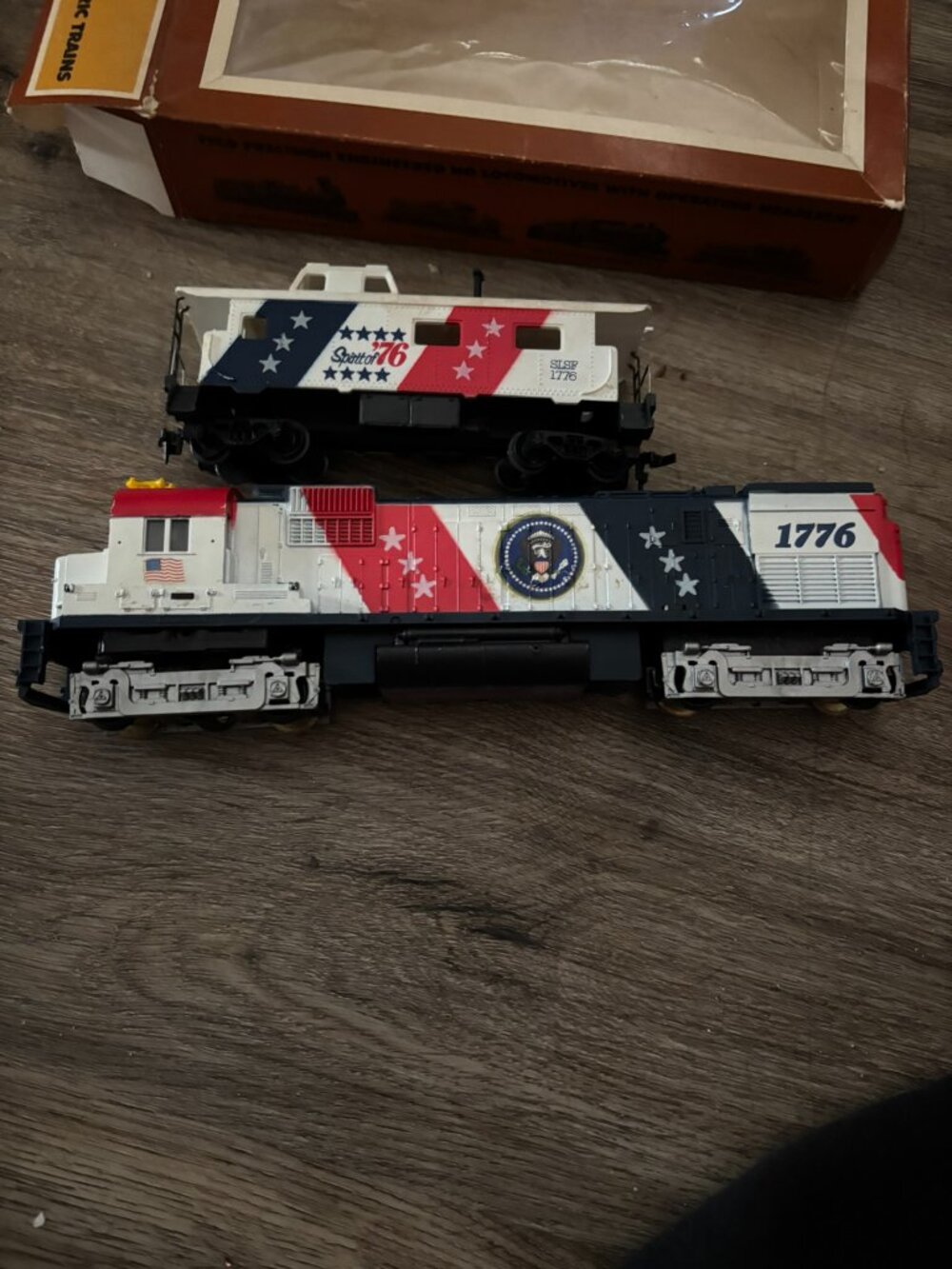 Tyco HO Alco 430 powered lighted Spirit of 76 engine locomotive and caboose